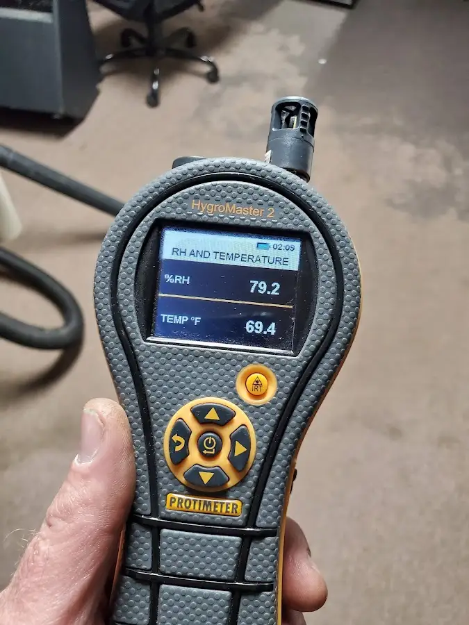 Moisture meter humidity assessment for Fire & Smoke Damage Restoration in Paris